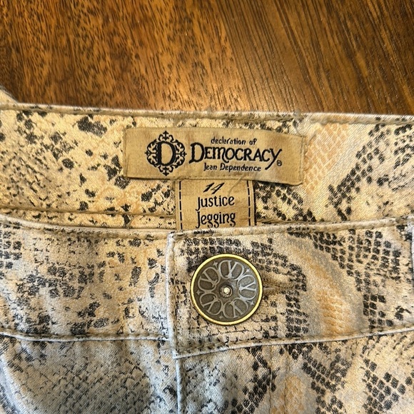 Democracy Snake Print  Justice jegging jeans size 14 EUC - Picture 2 of 5